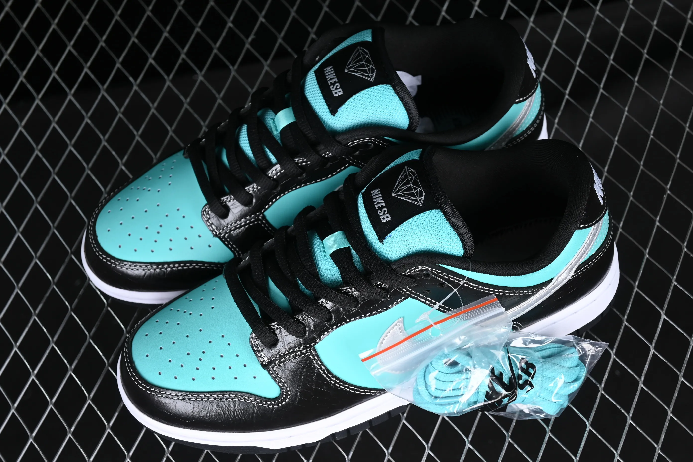 All categories Nk SB Dunk series Nk SB Dunk Low low-top sneakers Nk Dunk SB Diamond "Tiffany" diamond mint green low-top sports and leisure sneakers 304292-402